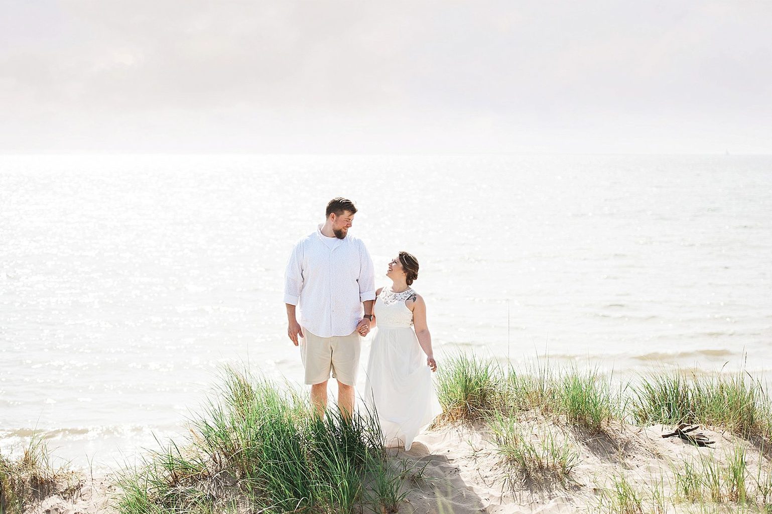 Musekgon wedding venues: Michigan beach wedding photos